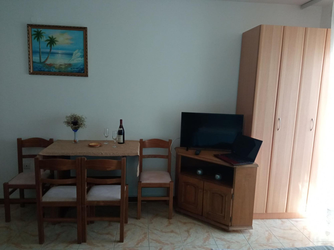 Others 4, Villa Nebojsa