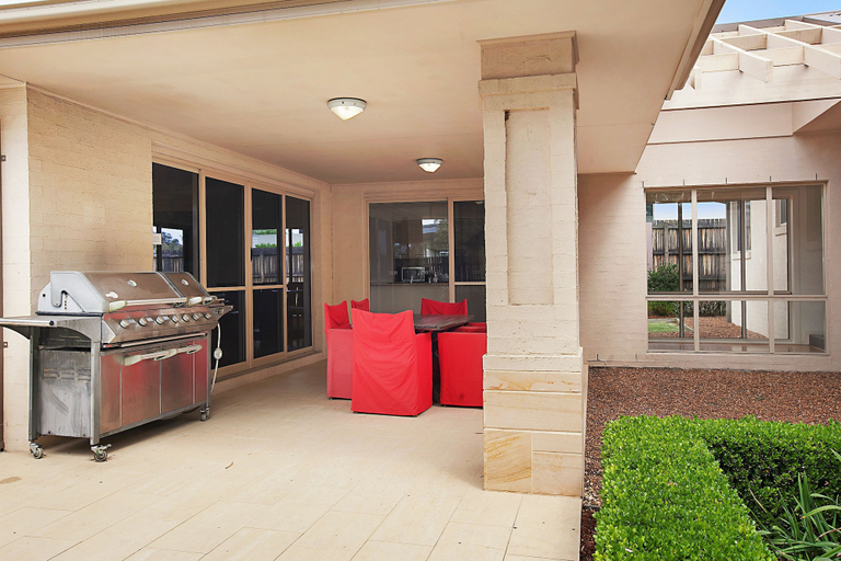 Others 5, Peppertree at the Vintage, Cessnock