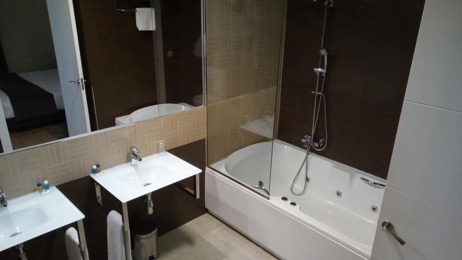Bathroom 3, Hotel Cueva del Fraile, Cuenca
