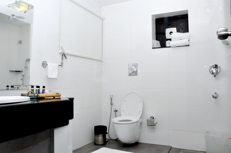 Bathroom 3, The Tall Trees Munnar, Idukki