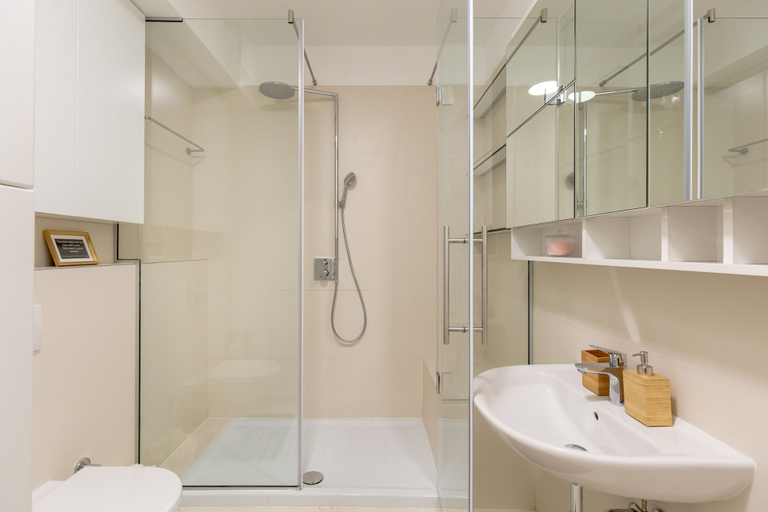 Bathroom 3, Hedera Estate, Hedera A37, Dubrovnik