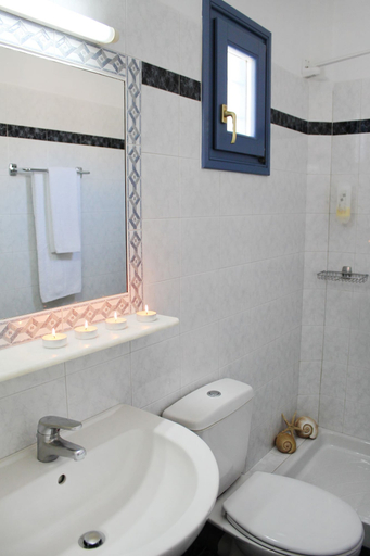 Bathroom 4, Nissiotiko Hotel, South Aegean