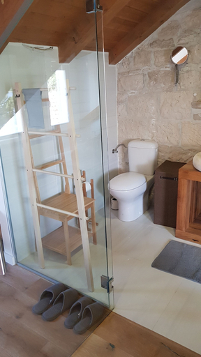 Bathroom 4, Vrnik Arts Club, Lumbarda