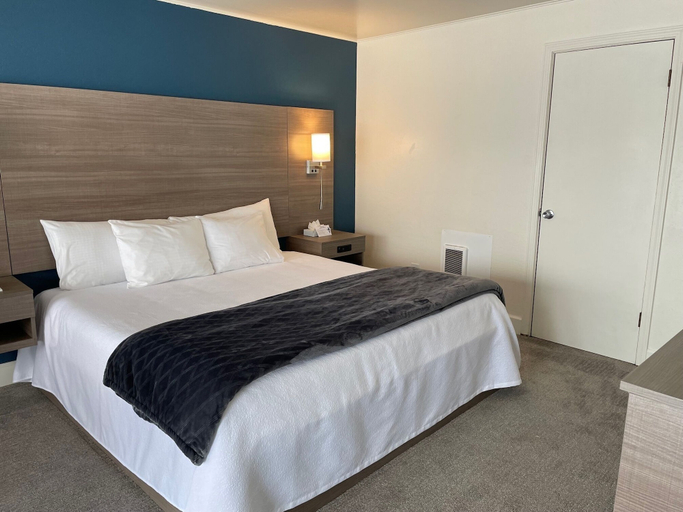 Bedroom 2, Crown Motel, Placer