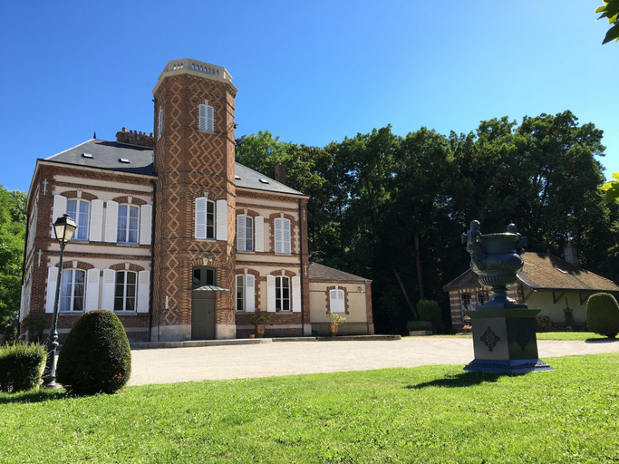 Exterior & Views 1, Château de Montabert, Aube