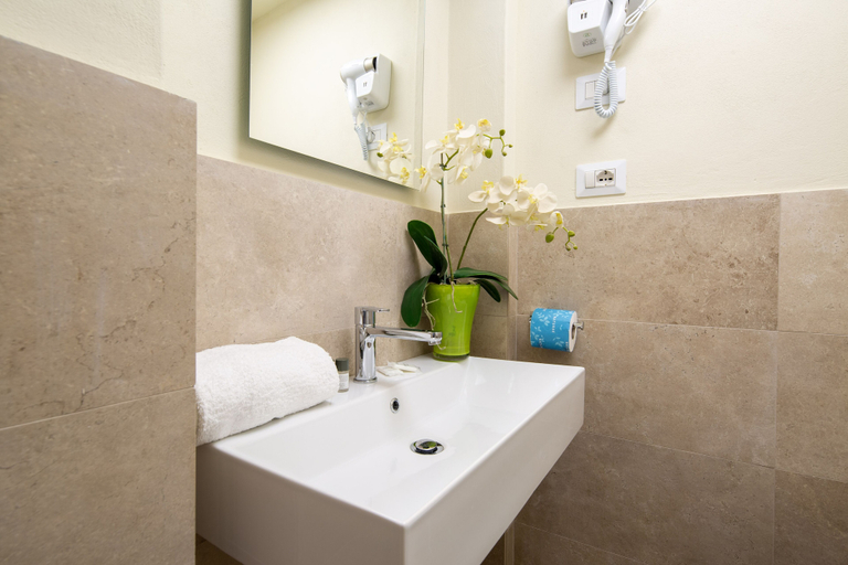 Bathroom 3, Duomo Apartments by Mmega, Florence