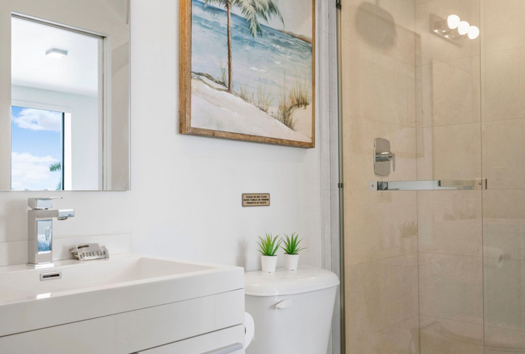 Bathroom 2, Miami Suite 304, Miami-Dade