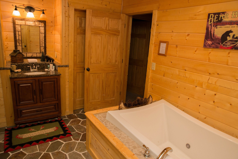 Bathroom 3, Cub Creek Lodge - Three Bedroom Cabin, Sevier
