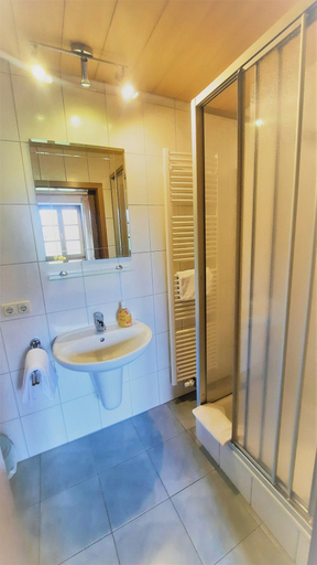 Bathroom 5, Gasthof Lamprecht, Weilheim-Schongau