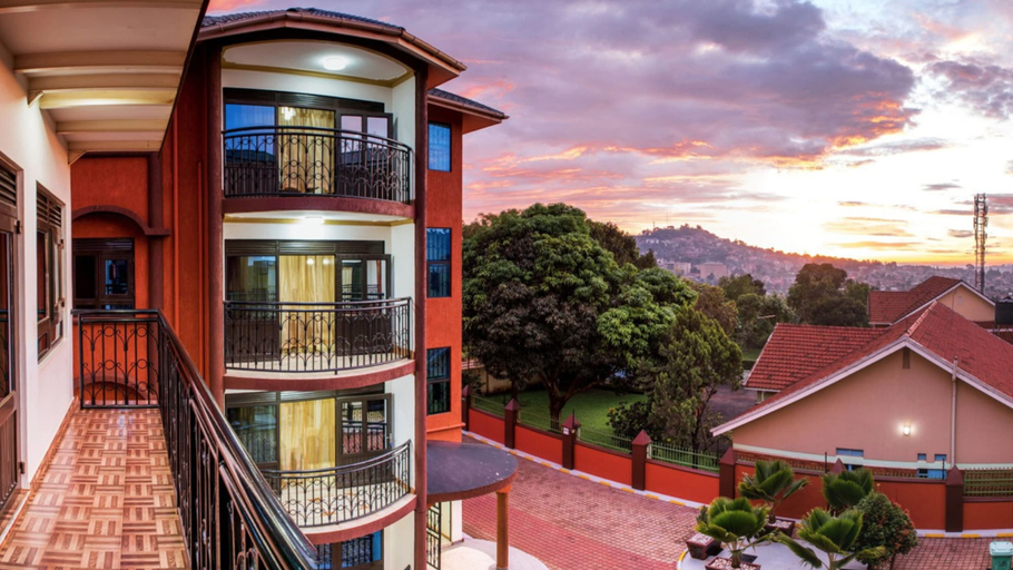 Exterior & Views 2, Spacious Apartment in Secure Resort, 4-6 People, Kampala