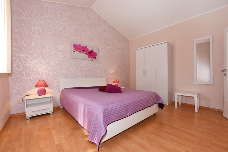 Bedroom 2, Villa 598, Tinjan