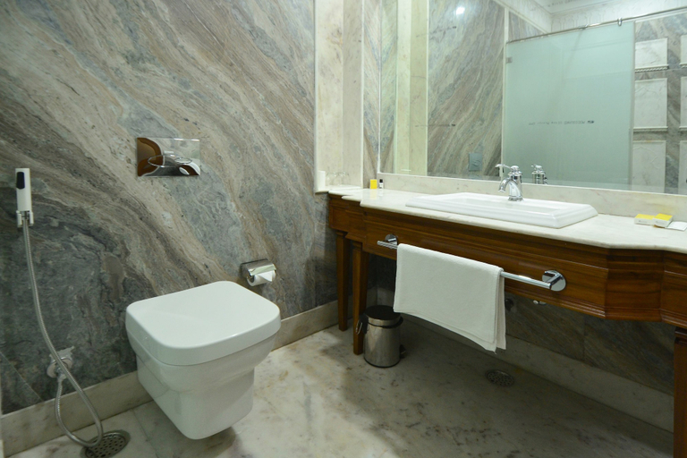 Bathroom 5, Nirbana Palace - A Heritage Hotel, Jaipur