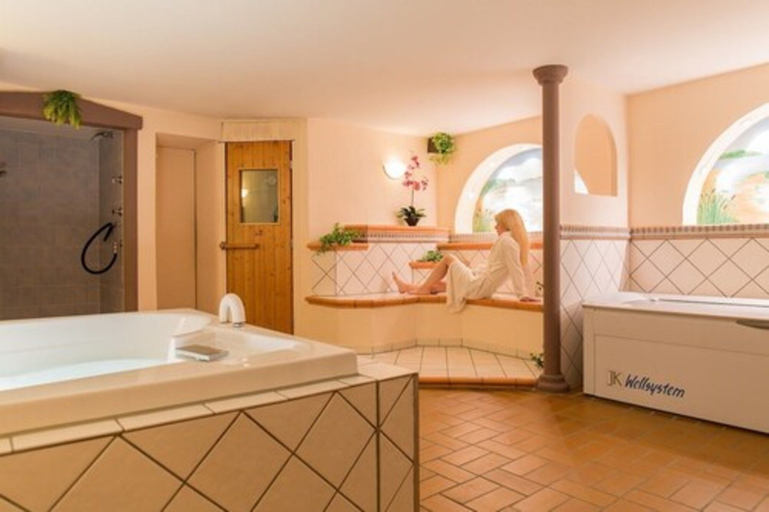Bathroom 5, Hotel-Restaurant Bastenhaus, Donnersbergkreis