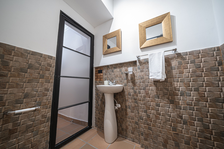 Bathroom 3, Cozy 1BR APT in the Heart of Medellin, Medellín