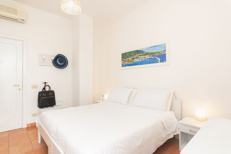 Bedroom 3, Villa Bina Sea Hotel, Napoli