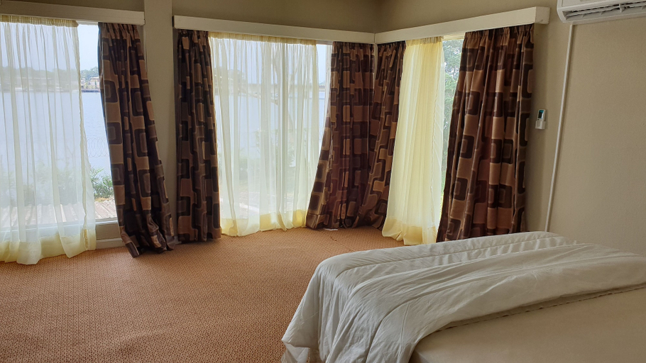 Bedroom 3, Riverside Resort Villas, St Paul River