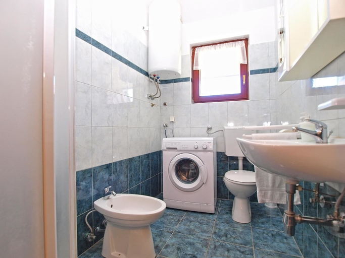 Bathroom 4, Apartment 1407, Fažana