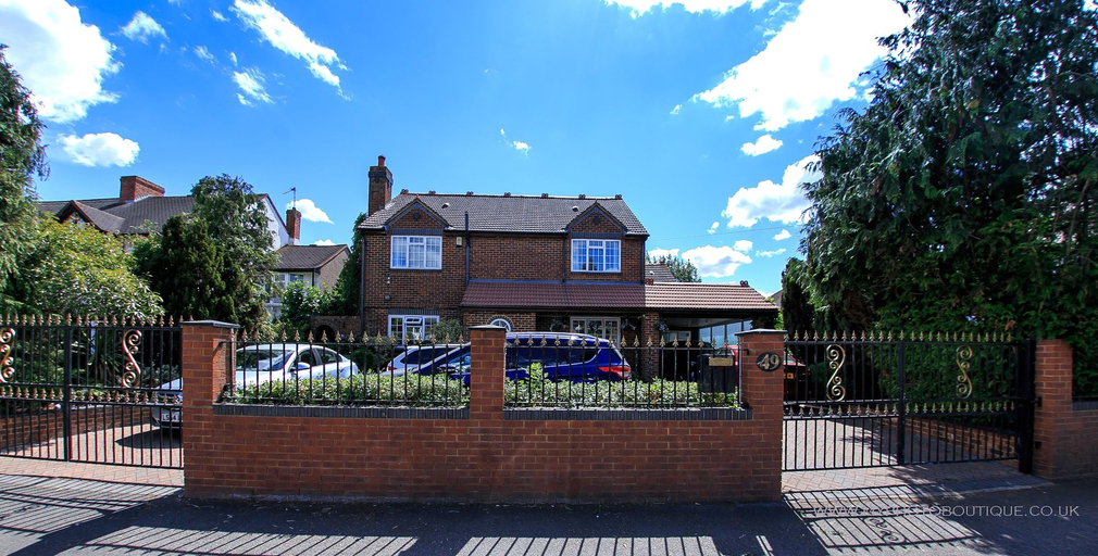 Exterior & Views, Aziz Manzil, London