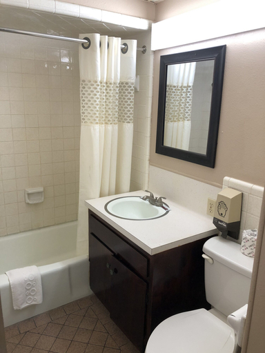 Bathroom 4, Budget inn, Kleberg
