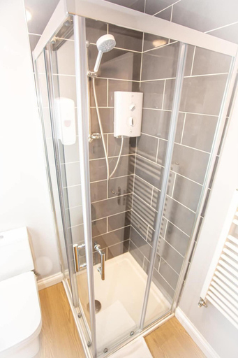 Bathroom 3, The Ibrox Lodge, Bristol