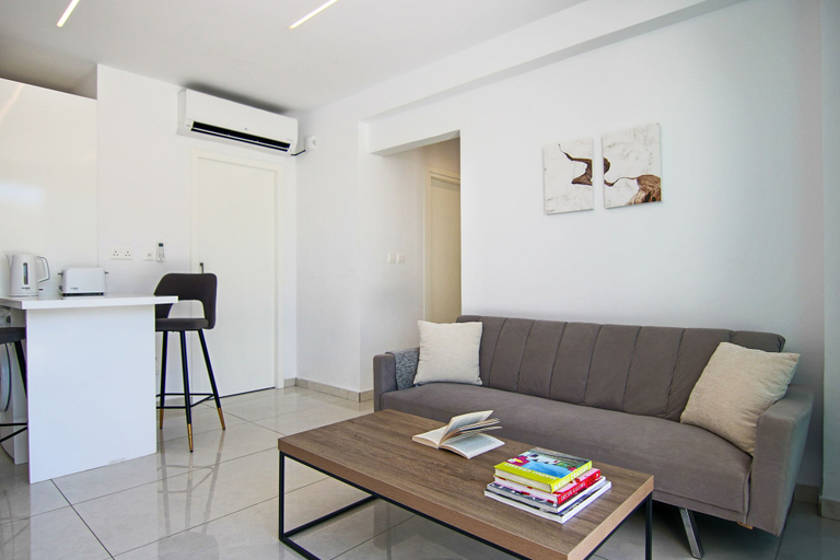 Others 4, Phaedrus Living: Seaside Deluxe Flat Harbour 112