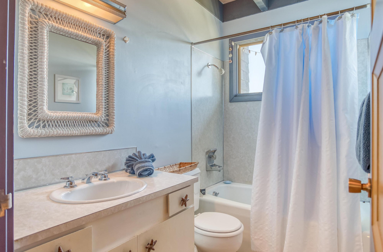 Bathroom, Deerfield Cottage, Lincoln