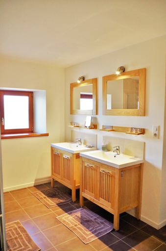 Bathroom 5, Domaine Joseph Lafarge, Saône-et-Loire