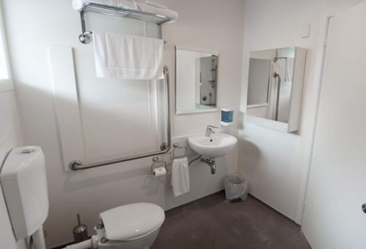 Bathroom 3, Eden Park Motel, Waitakere