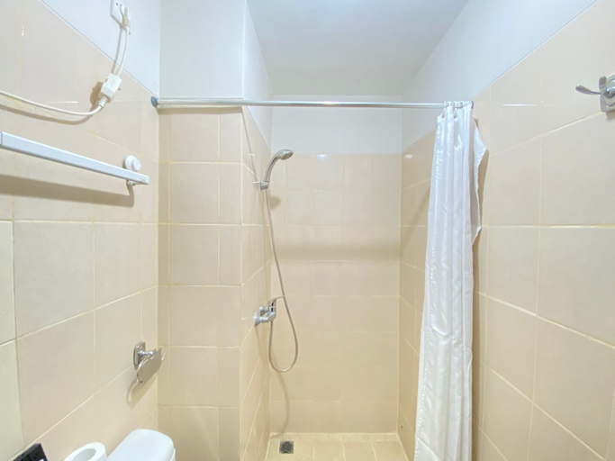Bathroom 5, Pleasant Studio Plus At Sudirman Suites Bandung Apartment, Bandung