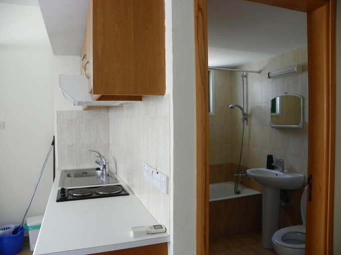 Bathroom 5, Sea 'n Lake View Hotel Apartments, Larnaca
