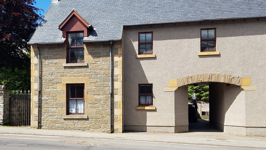 Exterior & Views