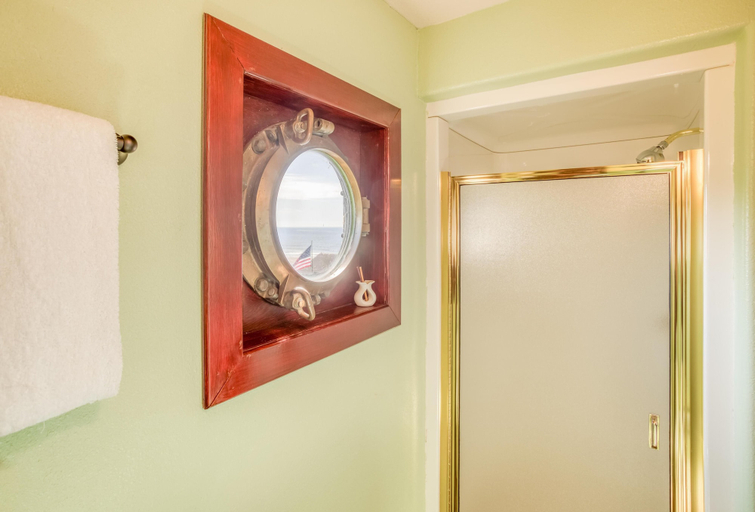 Bathroom 4, A Beach Treehouse, Lincoln