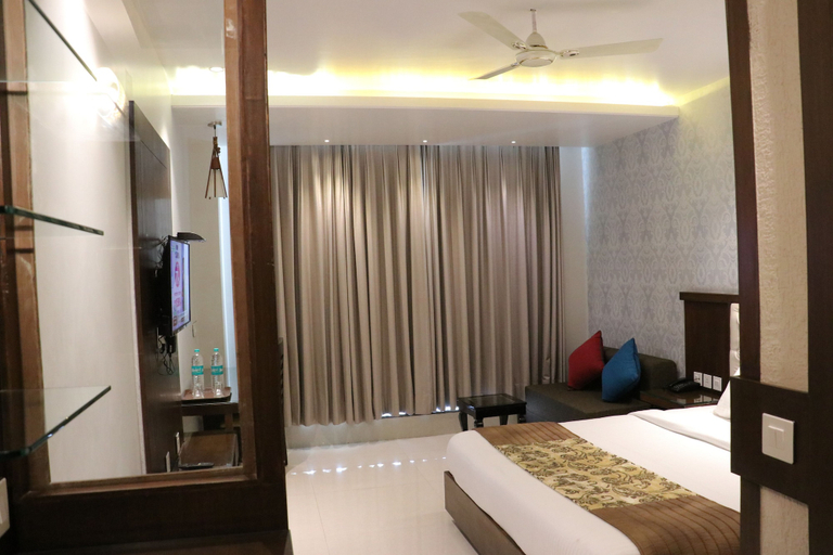 Bedroom 3, Palmdale Hotel & Resort, Ambala
