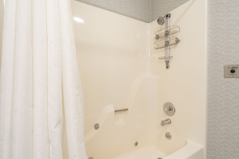 Bathroom 3, The Overlook at the Pointe, Taney