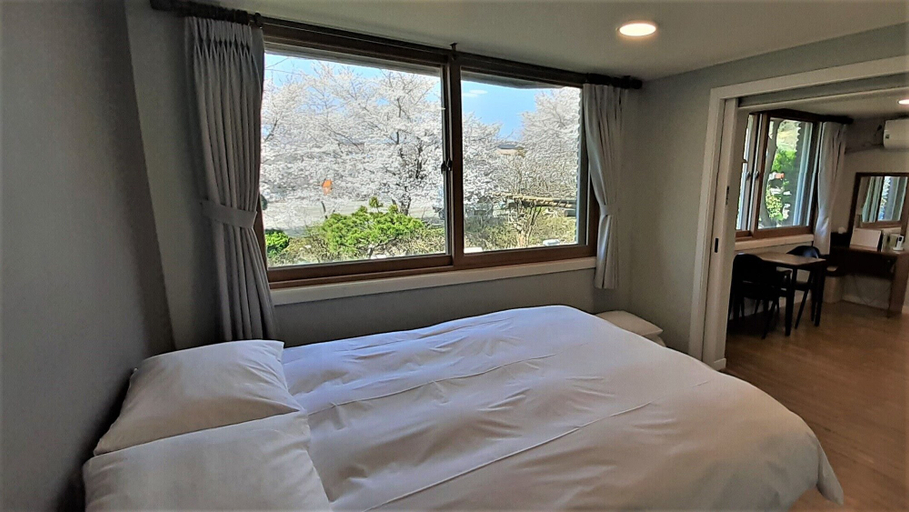 Bedroom 3, Hotel Jirisan Sunlight, Gurye