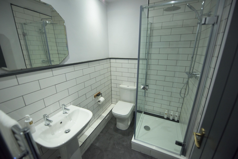 Bathroom 2, The Royal Oak Pub, Cumbria
