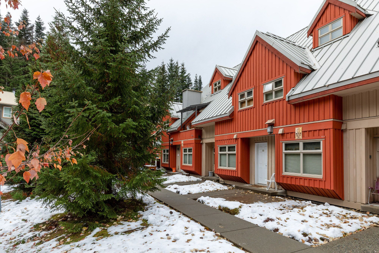 Front of property 5, Lake Placid Lodge by Whistler Premier, Squamish-Lillooet