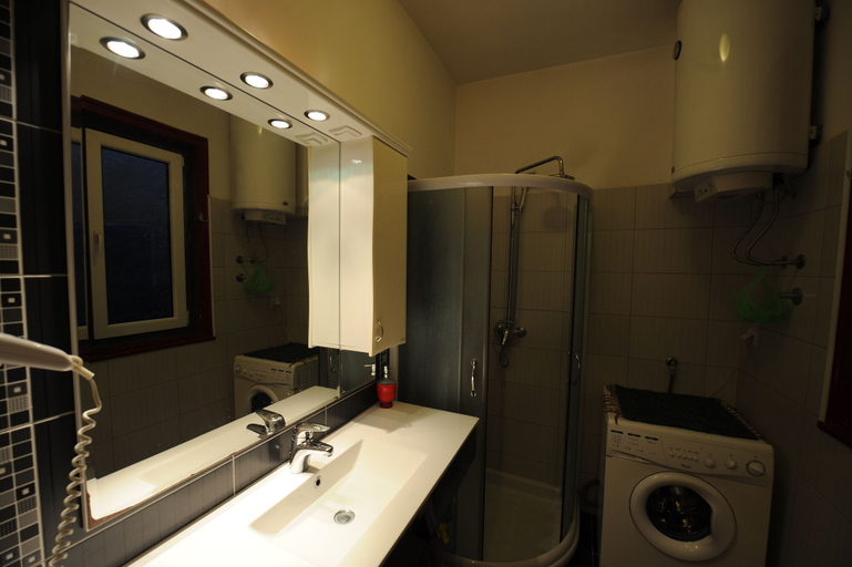 Bathroom, Apartment 99 Muses, Belgrade
