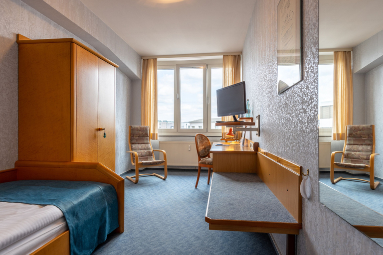 Bedroom 4, TRIP INN Hotel Aschaffenburger Hof, Aschaffenburg