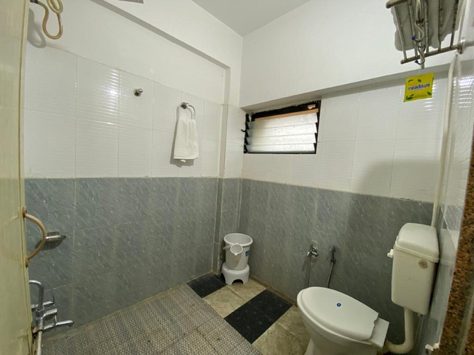 Bathroom, Hotel Motera Inn, Gandhinagar