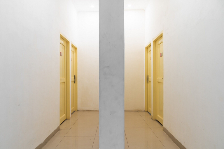 Others 5, RedDoorz near Sultan Mahmud Badaruddin Airport Palembang, Palembang