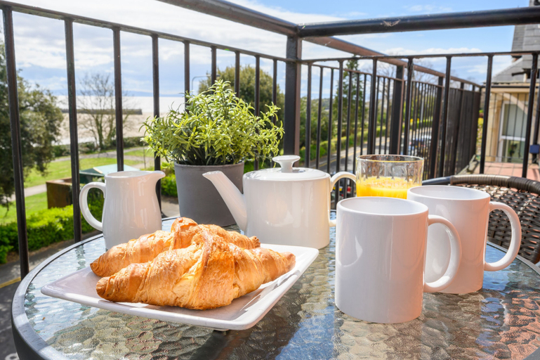 Food & Drinks, The Knap by Tŷ SA - Waterfront Views, Vale of Glamorgan