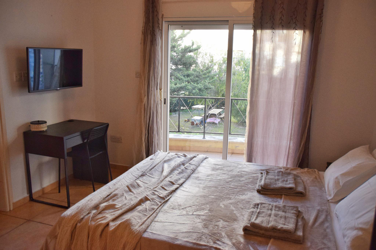 5, Raise Cosy studio with pool in Limassol