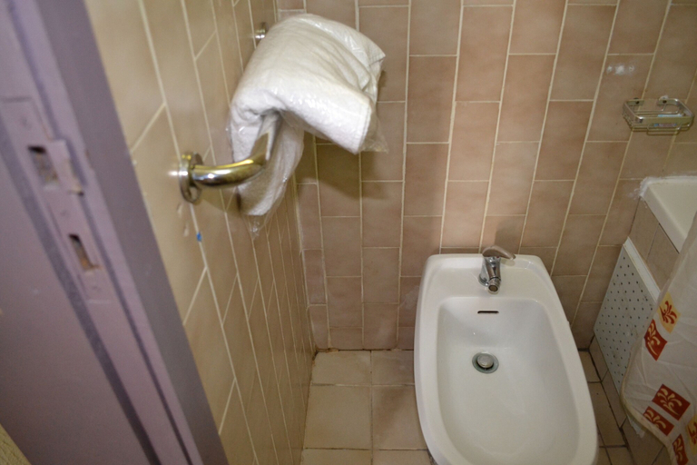 Bathroom 3, Hotel Framotel Kribi, Océan