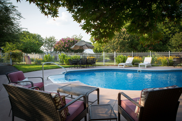 Sport & Beauty 5, Burke Manor Inn & Pavilion, Guilford