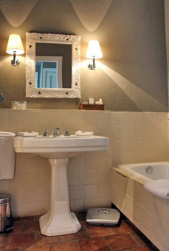 Bathroom 4, Le Mas de Chastelas, Var