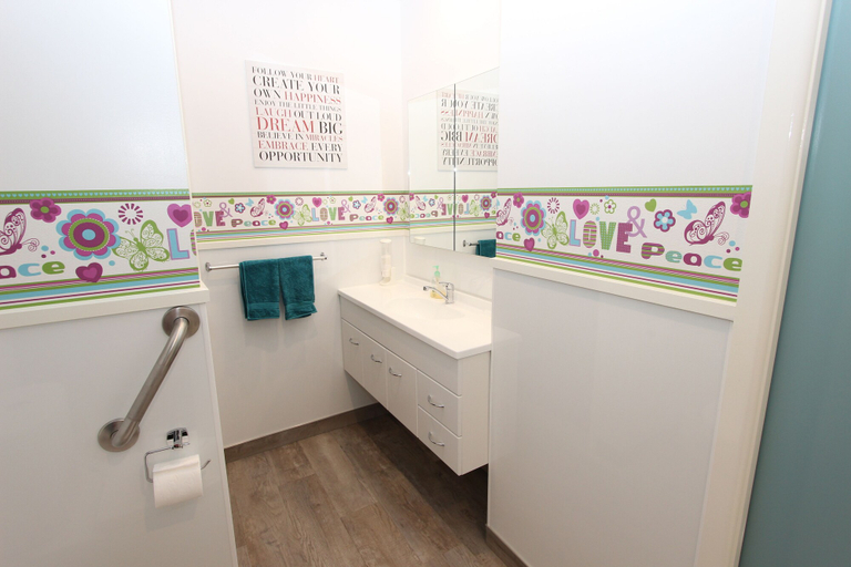 Bathroom 3, eMotel Napier, Hastings