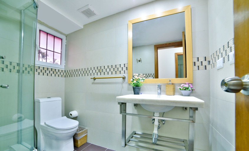 Bathroom, Corales, Salvaleon de Higuey