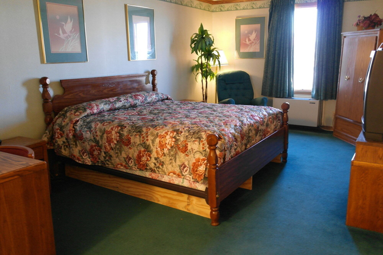 Bedroom 5, State Line Inn, Washington