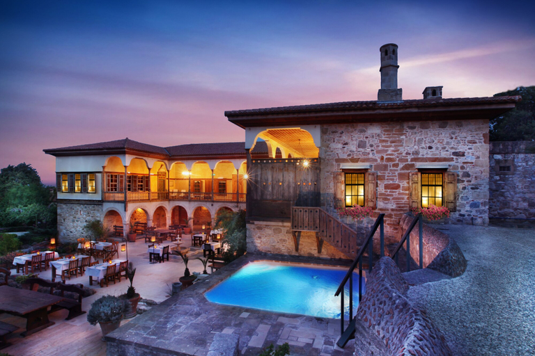 Exterior & Views
